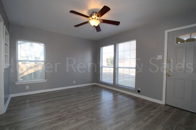 Building Photo - Well-Maintained Three-Bedroom In North Killeen!