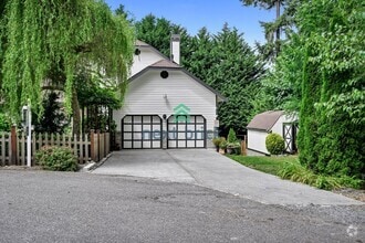 Building Photo - A fabulous 3 bedroom and 3.5 bathroom house