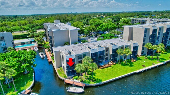 Building Photo - 19 Royal Palm Way
