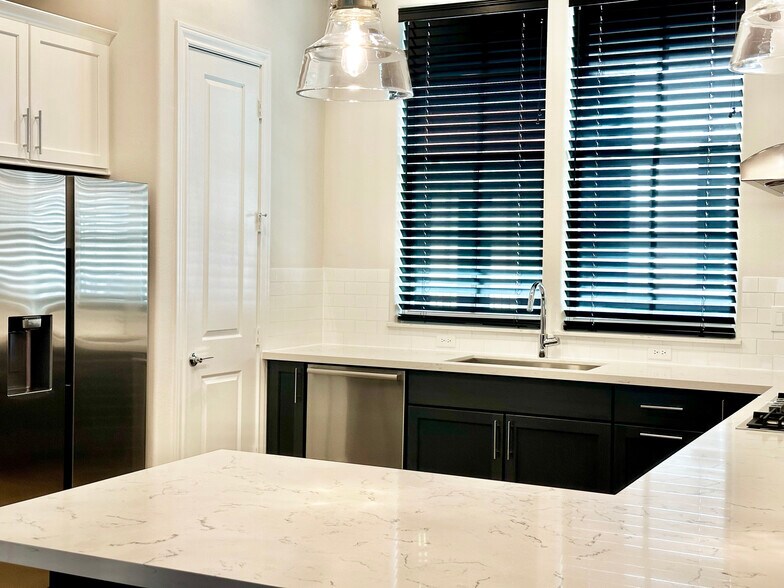 Kitchen - 809 Bringhurst St