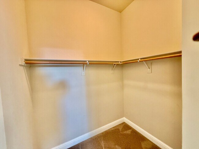 Building Photo - Beautiful home is available NOW