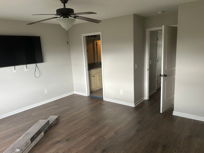 Building Photo - 2 Bedroom, 2.5 Bath Townhome in Goodlettesville