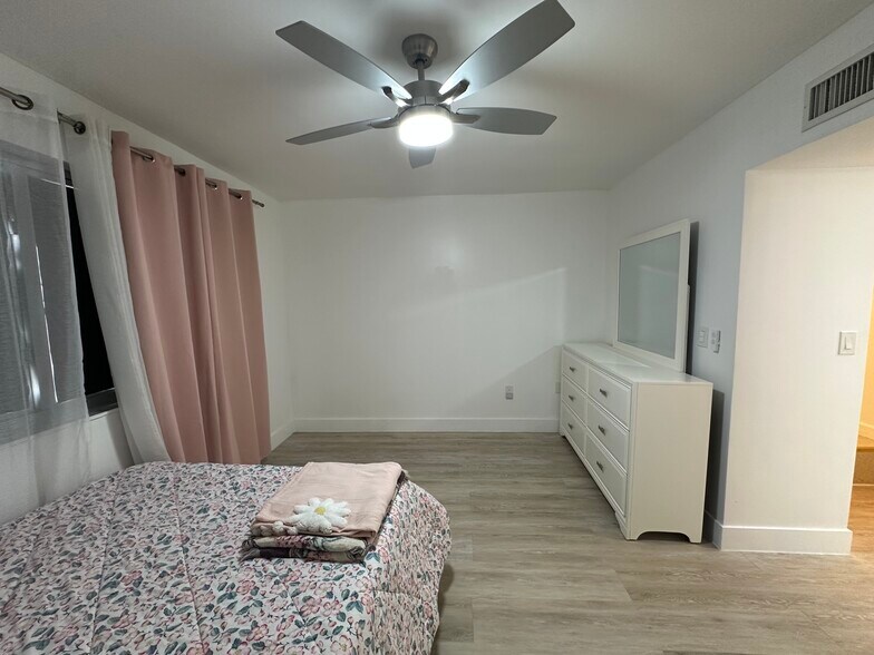 Building Photo - 10900 SW 104th St