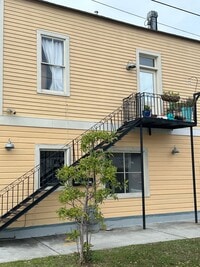 Building Photo - 3200 Banks St