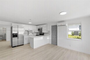 Building Photo - 607 SW 3rd St