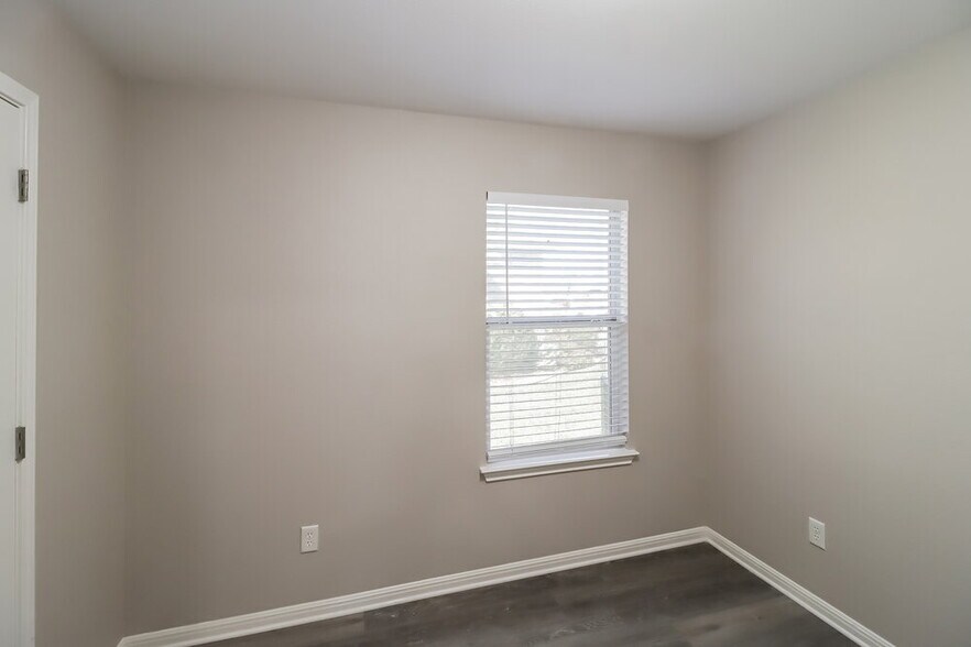 Building Photo - 223 Legends of Hutto Tr