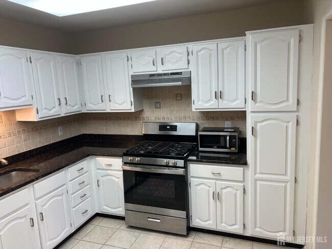 Building Photo - 92 Heather Ct