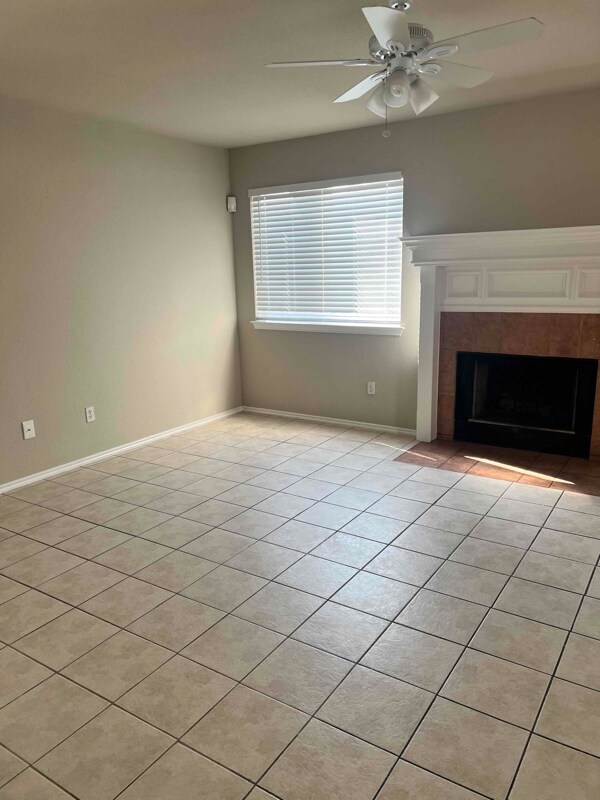 Building Photo - 1000 Laurelleaf Dr