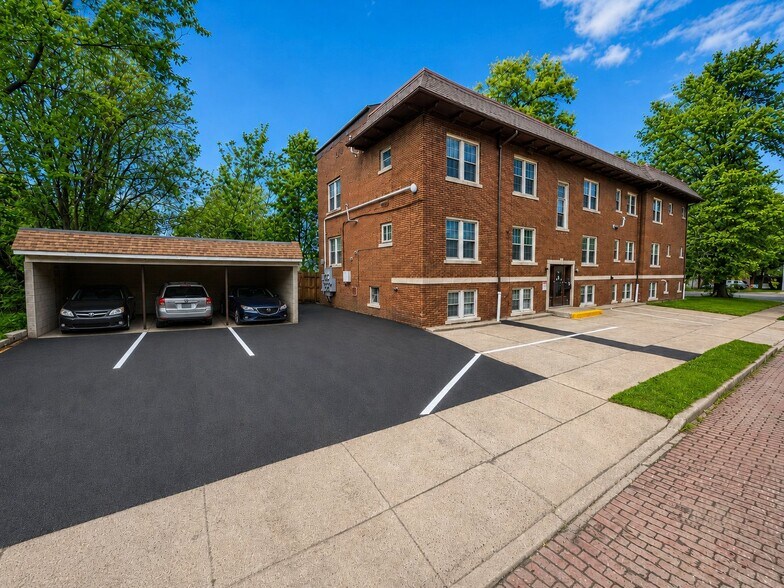Building Photo - 111 Hollinger Ave