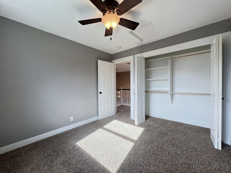 Building Photo - 2541 E Clarene Ct