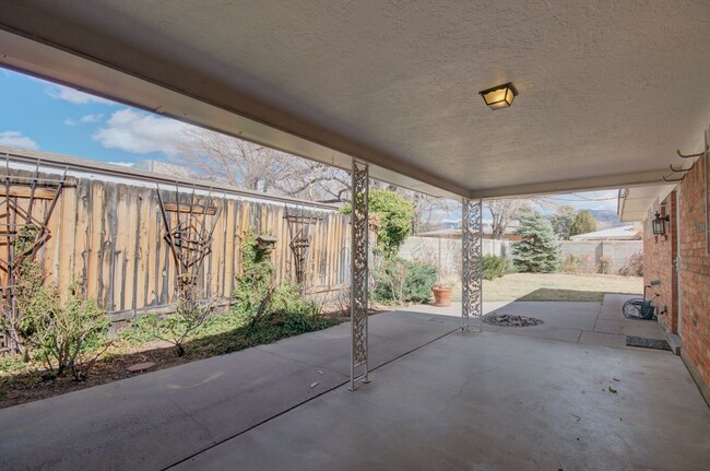 Building Photo - Beautifully Remodeled NE Heights/Uptown Ar...