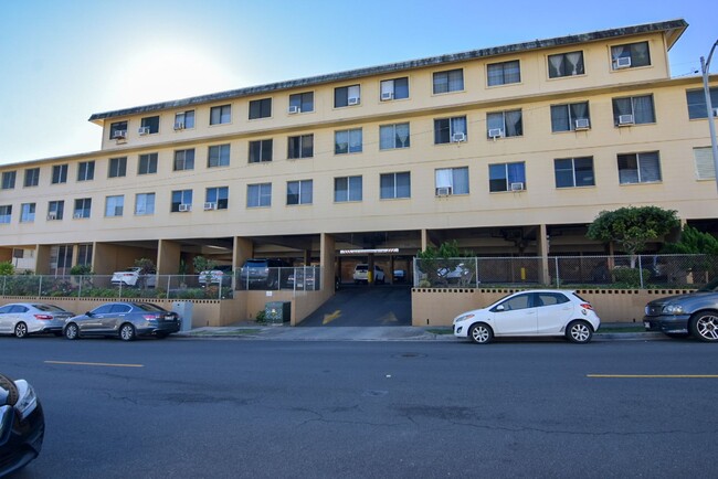 Primary Photo - 2 Bed / 1 Bath Apartment in Salt Lake – Great Location!