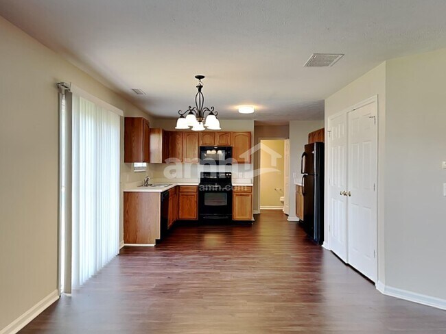 Building Photo - 2219 S Briarwood Dr