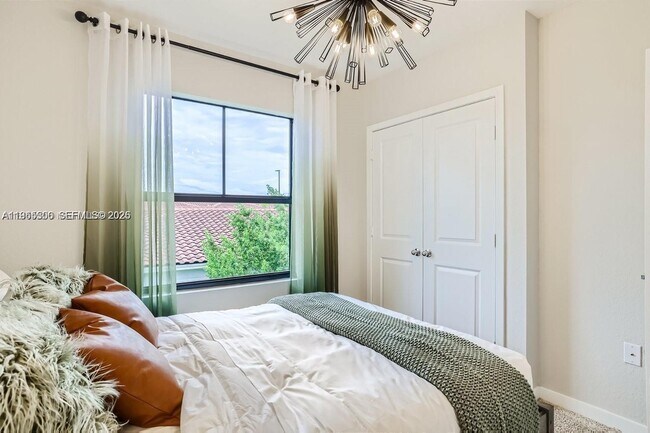 Building Photo - 445 NE 1st St