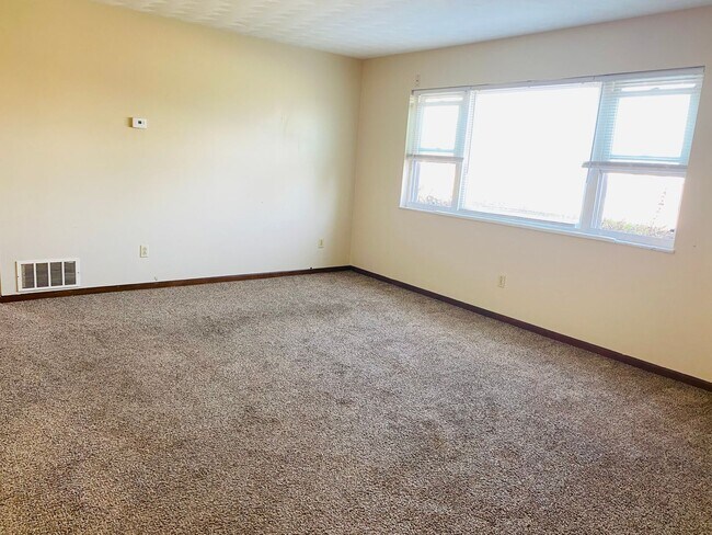 Building Photo - 805 Mitchell Ave