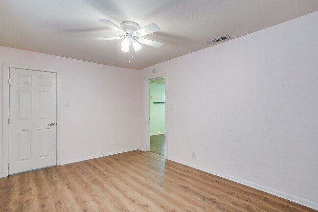 Building Photo - Well maintained 3 bedroom home in 76107