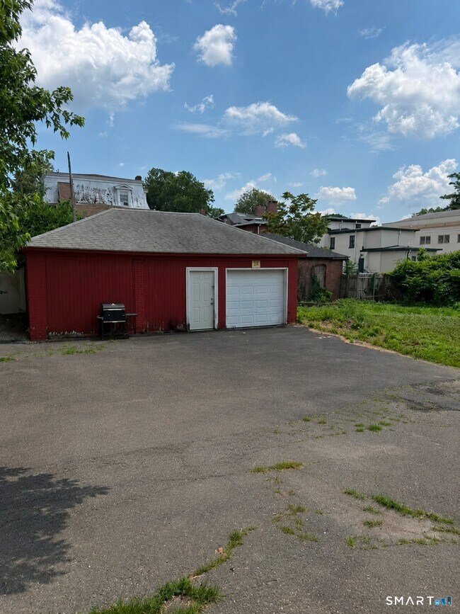 Building Photo - 72 Cedar St
