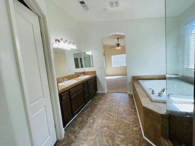 Building Photo - 9415 Godiva Ave