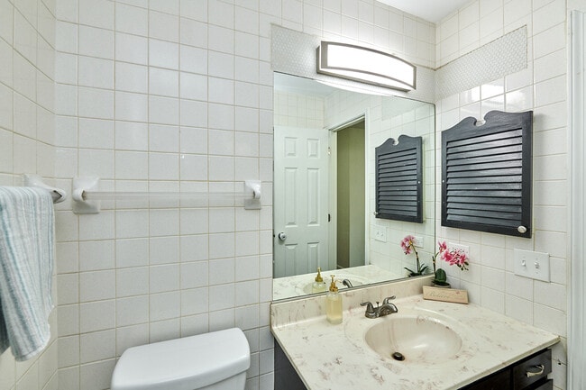 Building Photo - 1066 Florimond Dr