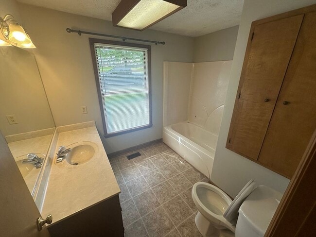 Building Photo - 805 Pebble Cove Rd