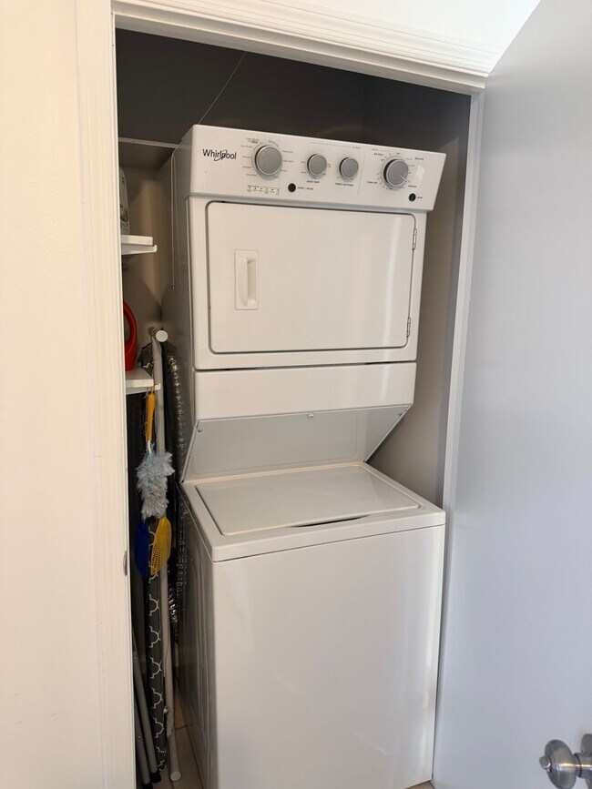 Building Photo - Cozy Wisteria Court