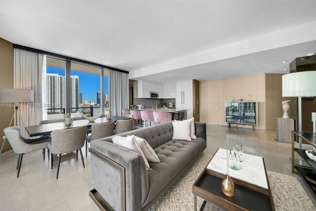 Building Photo - 88 SW 7th St