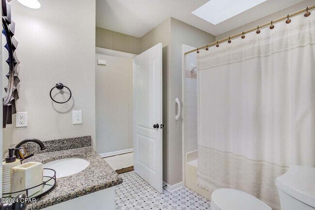 Building Photo - ** Brick Home in great neighborhood close to TAFB