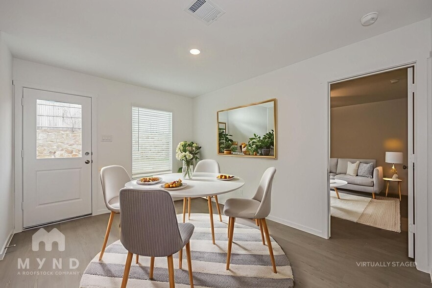 Building Photo - 2740 Ctr Crk Ln