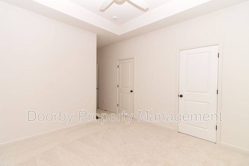 Building Photo - 642 Belletrace Cir