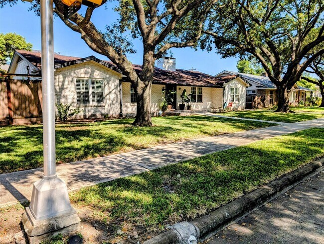 Building Photo - 9618 S Rice Ave