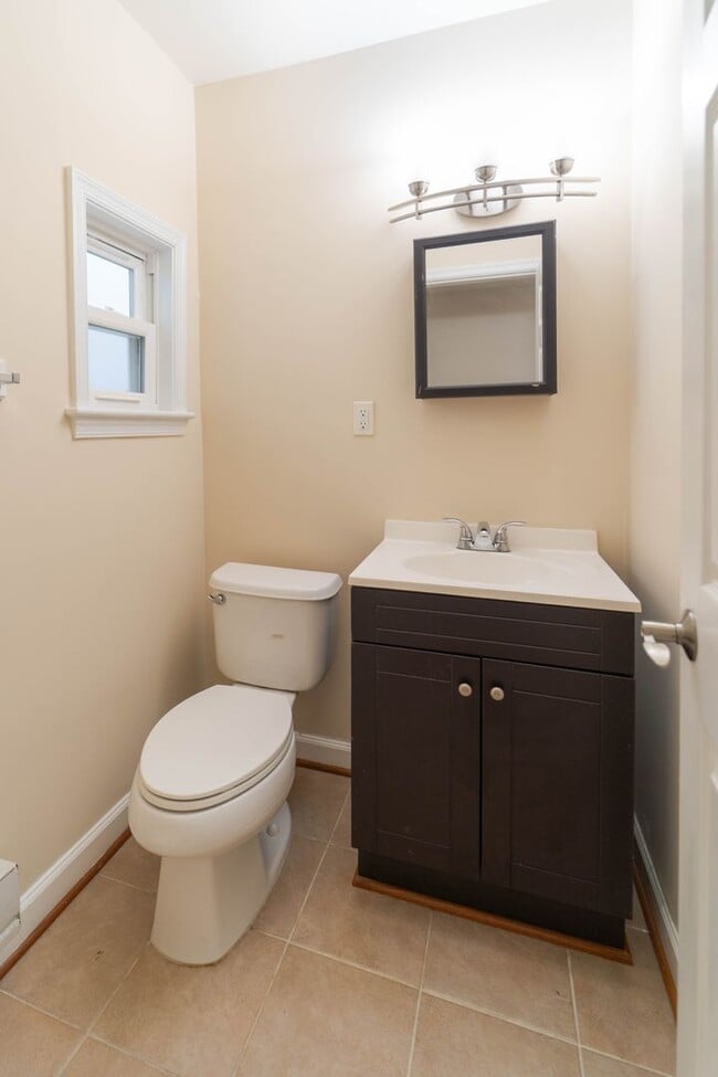 Building Photo - In the heart of DC's Shaw Neighborhood 1 B...