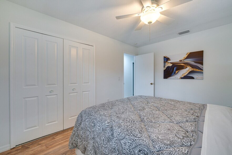 Building Photo - 8644 Sandberry Blvd