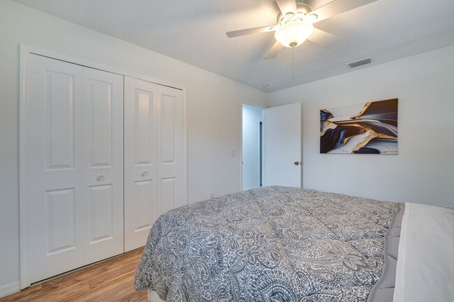 Building Photo - 8644 Sandberry Blvd