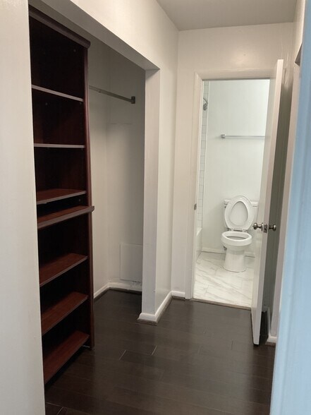 Building Photo - 1001 Woodland Vlg