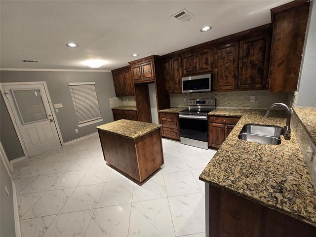 Building Photo - 700 White Fields Way