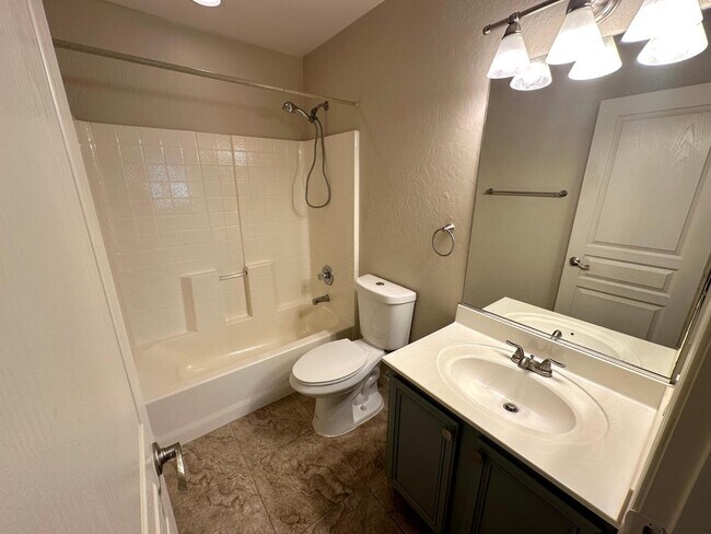 Building Photo - 1912 E Loma Vista St