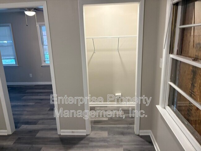 Building Photo - 3283 Frayser View Dr
