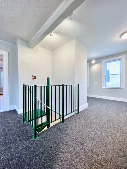 Building Photo - 252 Walden St