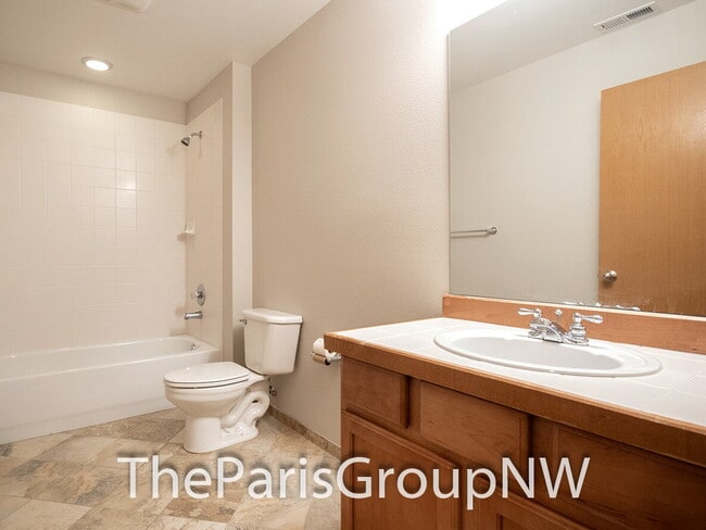 Building Photo - Delightful 2005 Cedar River Renton Rambler – Central A/C - Just 5min to Downtown!