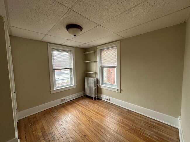 Building Photo - 1933 W Cedar St