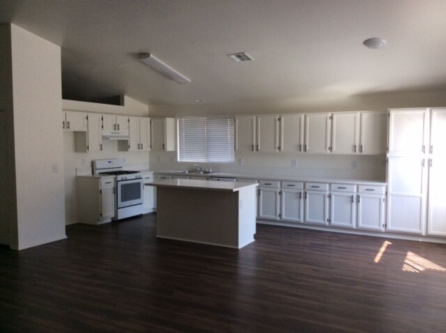 Building Photo - 43514 Mahogany St