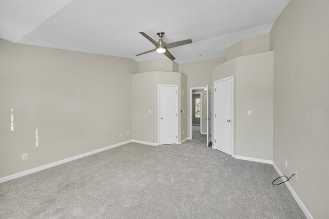 Building Photo - $2,250 - 4 Bed,2.5 Bathroom Home  in Color...
