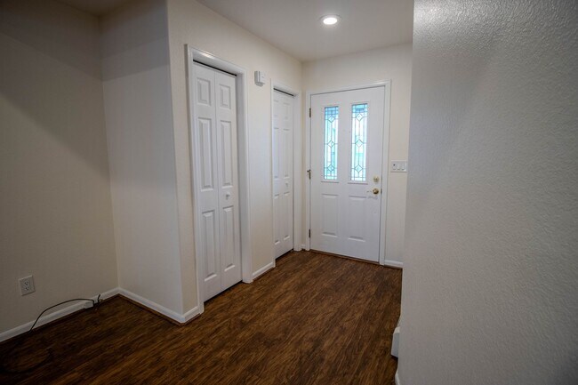 Building Photo - 609 Cobblestone Ct