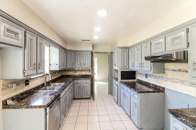 Building Photo - 20302 Fox Haven Ln