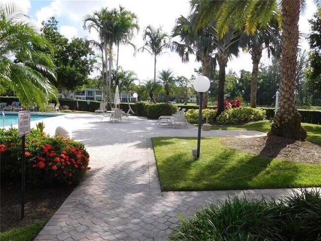 Building Photo - 3090 N Course Dr