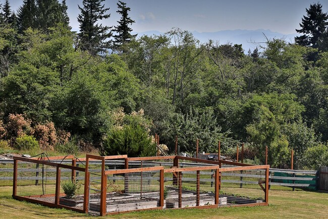 Building Photo - Original Homestead of the Desired Highland...
