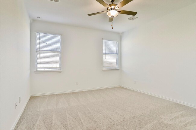 Building Photo - Cute Newer 4-2-2 N Ft. Worth