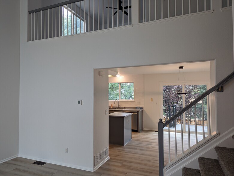 Building Photo - 9464 W Hinsdale Pl