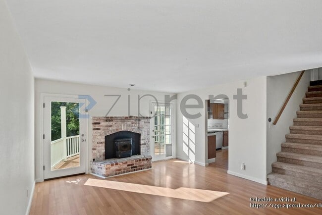 Building Photo - 920 Belmont Way