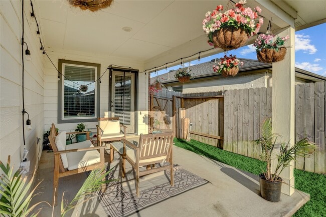 Building Photo - 7926 Murciana Dr